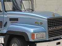 mack_cl700__lowboy_trailer_029.jpg