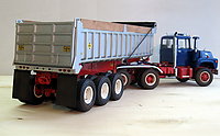 mack_dm-600__gravel_trailer_003.jpg