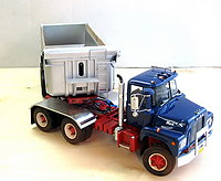 mack_dm-600__gravel_trailer_010.jpg