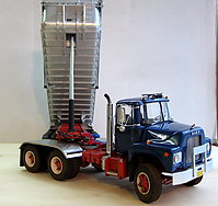 mack_dm-600__gravel_trailer_012.jpg