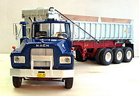 mack_dm-600__gravel_trailer_015.jpg