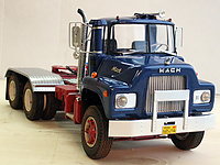 mack_dm-600__gravel_trailer_020.jpg