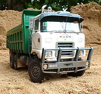 mack_fr700_dump_truck_008.jpg