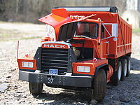 mack_rd800_dump_truck_017.jpg