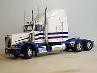 peterbilt_377_002.jpg
