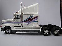 freightliner_fld120_001.jpg