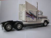 freightliner_fld120_002.jpg
