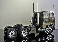white_freightliner_001.jpg