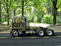 white_freightliner_002.jpg