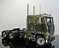 white_freightliner_004.jpg