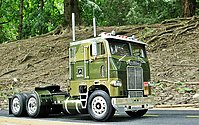 white_freightliner_011.jpg