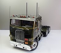 white_freightliner_016.jpg