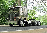 white_freightliner_020.jpg