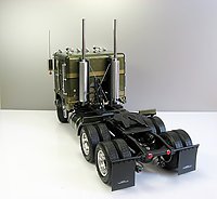 white_freightliner_021.jpg