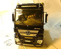 mercedes-benz_actros_black_edition_004.jpg