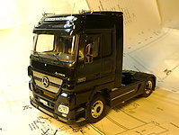 mercedes-benz_actros_black_edition_010.jpg