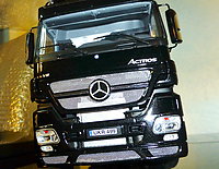 mercedes-benz_actros_black_edition_011.jpg