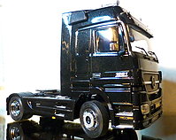 mercedes-benz_actros_black_edition_015.jpg