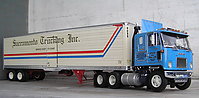 gmc_astro_95__great_dane_dry_van_trailer_020.jpg