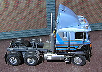 mack_mh_ultraliner_011.jpg