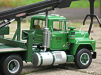 Mack_r685_010.jpg