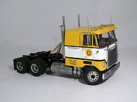 mack_cruiseliner_001.jpg