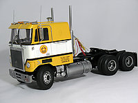 mack_cruiseliner_002.jpg