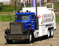 Имя файла=peterbilt_359_tank_truck_007.jpg
Размер файла=198КБ
Размеры=989x768
Дата=05 Май, 2023 peterbilt_359_tank_truck_007.jpg