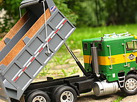 white_freightliner_dump_truck_001.jpg