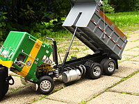 white_freightliner_dump_truck_005.jpg