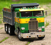 white_freightliner_dump_truck_007.jpg