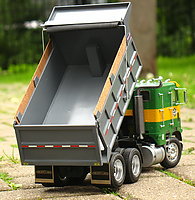 white_freightliner_dump_truck_009.jpg