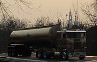white_freightliner_001.jpg