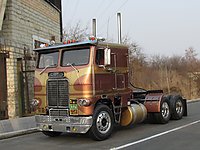 white_freightliner_003.jpg