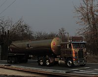 white_freightliner_007.jpg