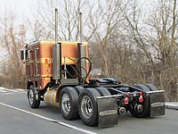 white_freightliner_010.jpg