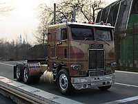 white_freightliner_013.jpg