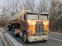 white_freightliner_015.jpg