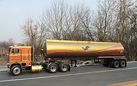 white_freightliner_018.jpg