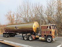 white_freightliner_024.jpg