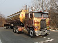white_freightliner_028.jpg