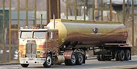white_freightliner_030.jpg