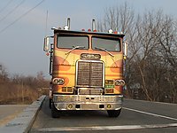 white_freightliner_032.jpg