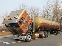 white_freightliner_034.jpg