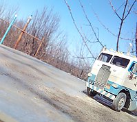 white_freightliner_001.jpg