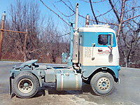 white_freightliner_010.jpg