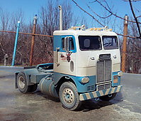 white_freightliner_011.jpg